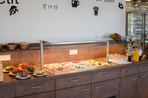 Daily buffet breakfast for a fee