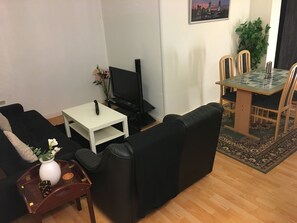 Departamento Deluxe, varias camas, para no fumadores | Área de sala de estar