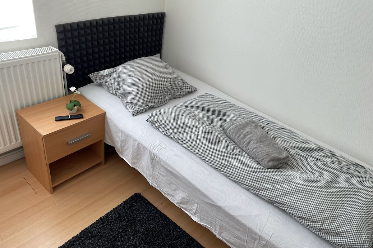 Kamar Single Standar, 1 Tempat Tidur Twin, Bebas Asap Rokok | Wi-Fi gratis, seprai linen, dan dapat diakses tamu berkursi roda
