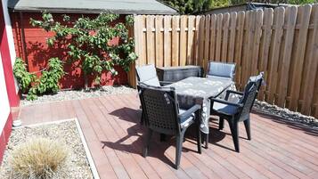 Comfort Apartment, Garden View (Ferienwohnung 1) | Terrace/patio