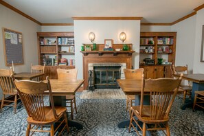 Free daily continental breakfast  - Inn at Cedar Crossing (Sturgeon Bay)