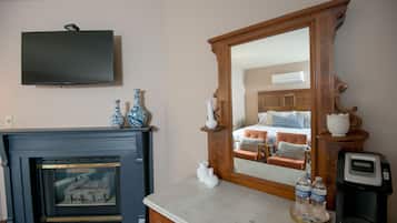 Room, 1 King Bed, Non Smoking (Room # 4 upstairs) | 1 bedroom, individually decorated, individually furnished, free WiFi