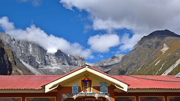 Habitación económica, 2 camas individuales, para no fumadores, vista a la montaña | Vista desde la habitación