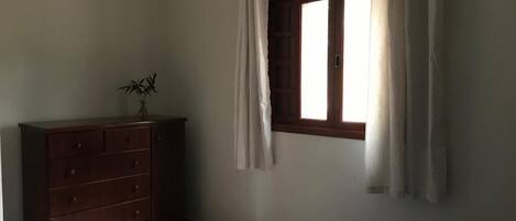 4 bedrooms, iron/ironing board, WiFi, wheelchair access