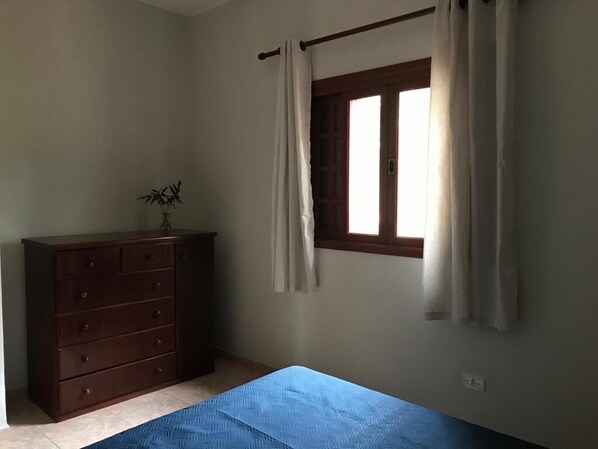 4 bedrooms, iron/ironing board, WiFi, wheelchair access