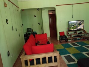 TV, DVD player, books, music library - LA MAISON KENYAN- Home away from home. Gem of Africa.Home of East Africa. Karibu (Nakuru)