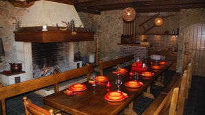 Villa Luxe, plusieurs lits, non-fumeurs, vue piscine | Restauration dans la chambre
