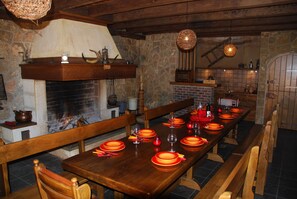 Luxury Villa, Multiple Beds, Non Smoking, Pool View | In-room dining - Zekova torina (Cista Provo)