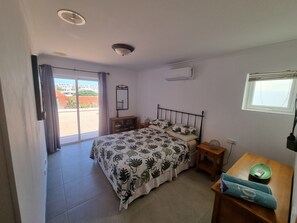 3 bedrooms, in-room safe, iron/ironing board, WiFi