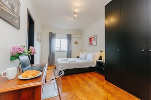 3 bedrooms, laptop workspace, iron/ironing board, free WiFi