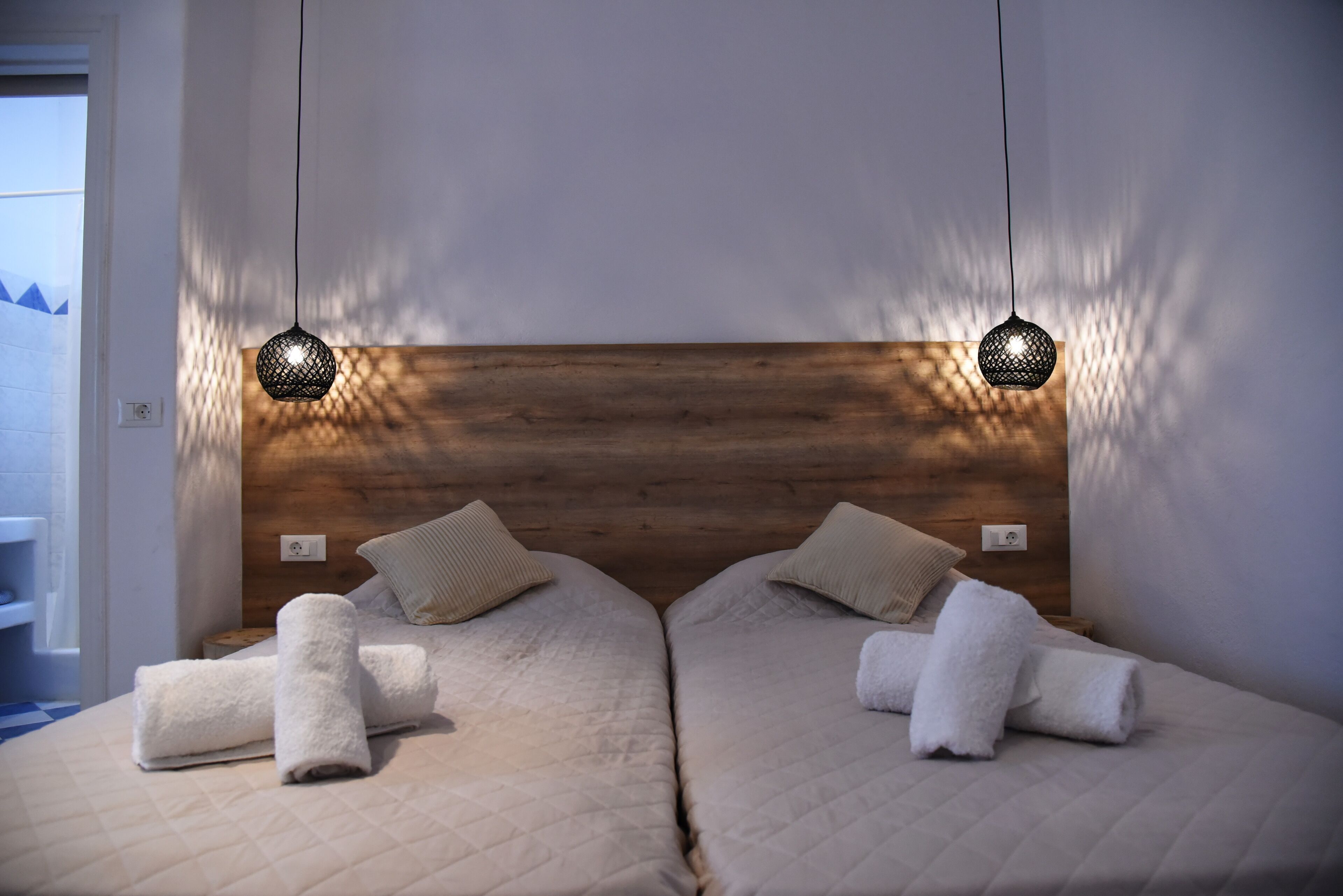 Kahden hengen huone, terassi | Tallelokero huoneessa, äänieristys, silitysrauta/-lauta, ilmainen Wi-Fi