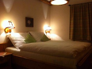 2 habitaciones, decoración personalizada y muebles diferentes 