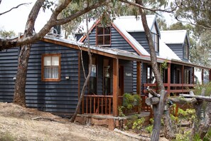 Rose Cottage  | Courtyard view - Warrenmang Winery and Resort (Moonambel)