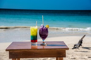 On the beach, white sand - Xye Resort (Negril)