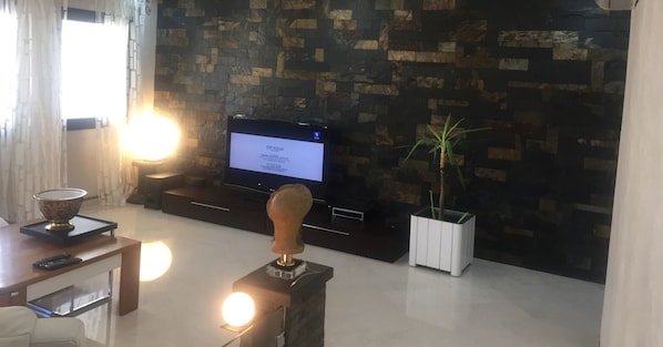 Smart TV 52 pulgadas con canales de televisión vía satélite, televisión