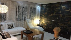 Appartamento Deluxe, 2 camere da letto, vista città | Soggiorno