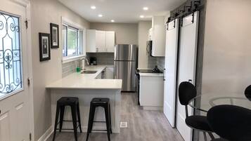 Bungalow, Multiple Beds, Non Smoking | Private kitchen | Full-sized fridge, oven, stovetop, dishwasher