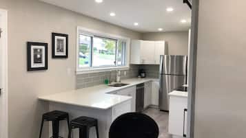 Bungalow, Multiple Beds, Non Smoking | Private kitchen | Full-sized fridge, oven, stovetop, dishwasher