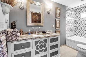 Exclusive Suite, Ensuite, River View - South Bridge Bed and Breakfast (Grand Island)