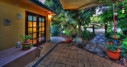 Hillview Oak B&B