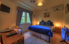 Garden view - Hillview Oak B&B (Lankeys Creek)