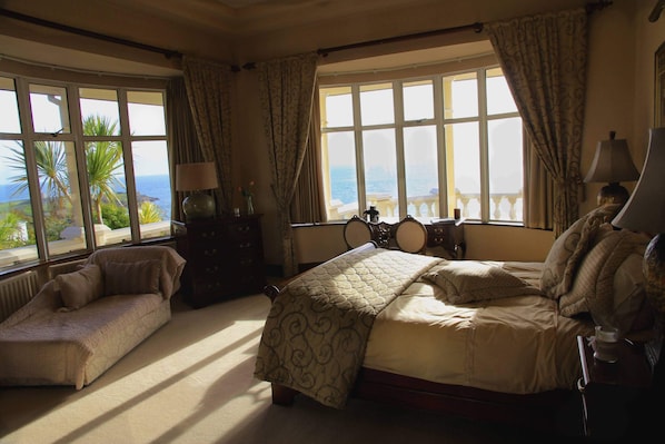 6 bedrooms, desk, iron/ironing board, free WiFi - Spectacular Mediterranean Villa on the Irish Sea (Dublin)