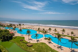 A heated pool - Beachfront Luxury Condo (Nuevo Vallarta)