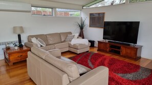 Smart TV, DVD player