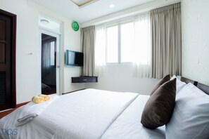 2 chambres, coffres-forts dans les chambres, fer et planche à repasser