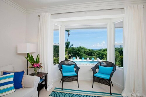Renovated Private Beach Villa w/Pool, Ocean Views, Walk to French Leave Beach