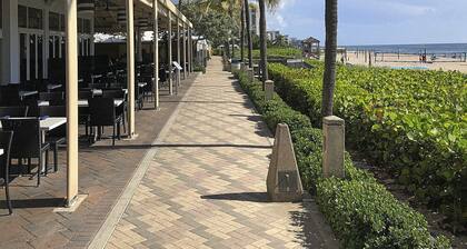 Modern & Spacious Luxury Apartment – Steps to the Beach