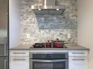 冰箱、微波炉、烤箱、炉灶