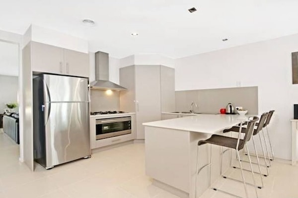 Frigorífic, microones, forn i placa de cuina