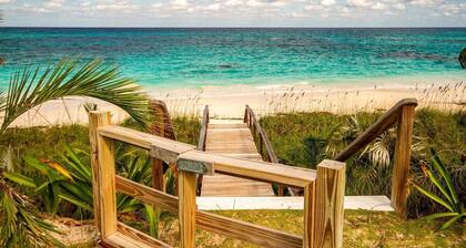 Lux Beachfront Sanctuary: Wild Orchid House w/Pool