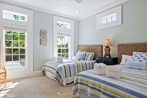 7 bedrooms, desk, iron/ironing board, travel cot