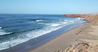YouRide Surf Camp tiene su sede en Mirleft, al sur de la ciudad de Agadir.