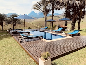 حمّام سباحة خارجي، حمّام سباحة مُدفَّأ