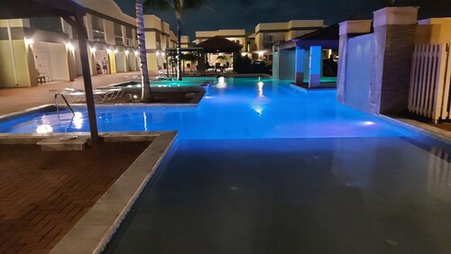 Kaunis, hiljainen huoneisto 5 min. kävelymatkan päässä Eaglen rannalta