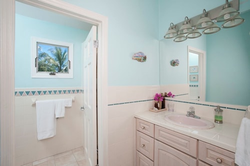 Private Beachfront Estate w/Heated Pool on Pink Sand Beach