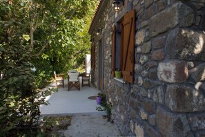 Outdoor dining - 'Perivoli' Stone House (Eresos Lesbos)