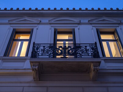 “The White House Plaka” Historical Mansion by JJ Hospitality