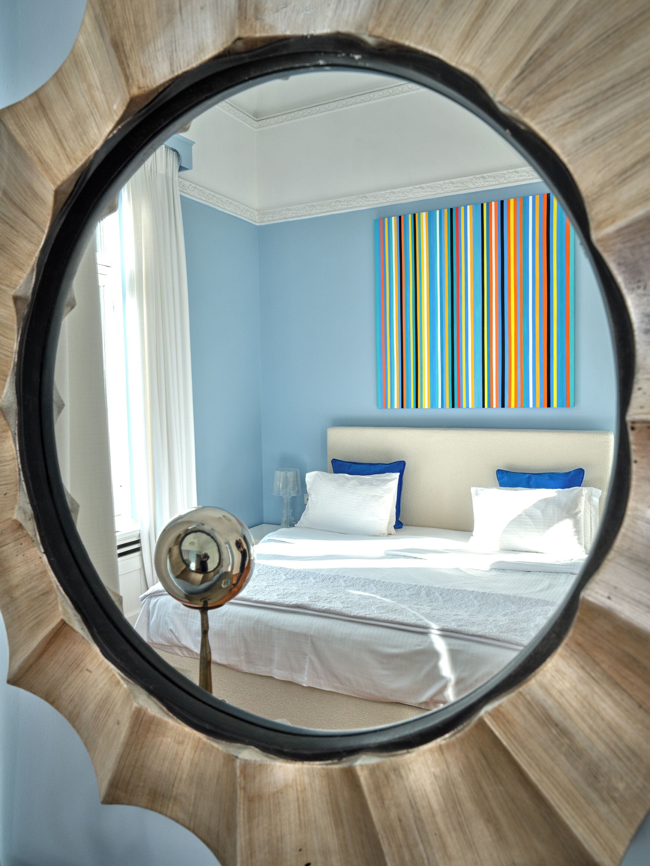 6 bedrooms, desk, iron/ironing board, travel cot