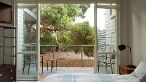 3 bedrooms, iron/ironing board, free WiFi, bed sheets - One Level at Broadbeach - Inverloch (Inverloch)