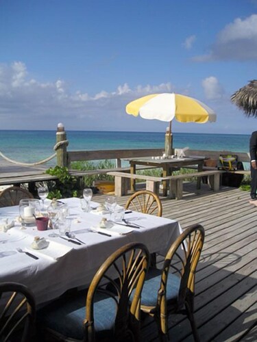 4-Acre Estate on Banks Rd, House & Guest cottage, Pool, Calm Protected Beach