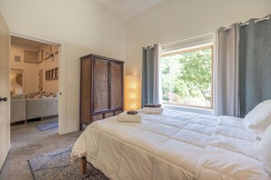 2 camere, una scrivania, ferro/asse da stiro, culla da viaggio