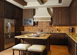 雪櫃、微波爐、焗爐、爐具