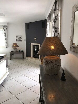 Smart TV, fireplace, stereo - Villa, super sea view of Baie st Tropez, large pool, air conditioning, wifi, with garage  (Roquebrune-Sur-Argens)