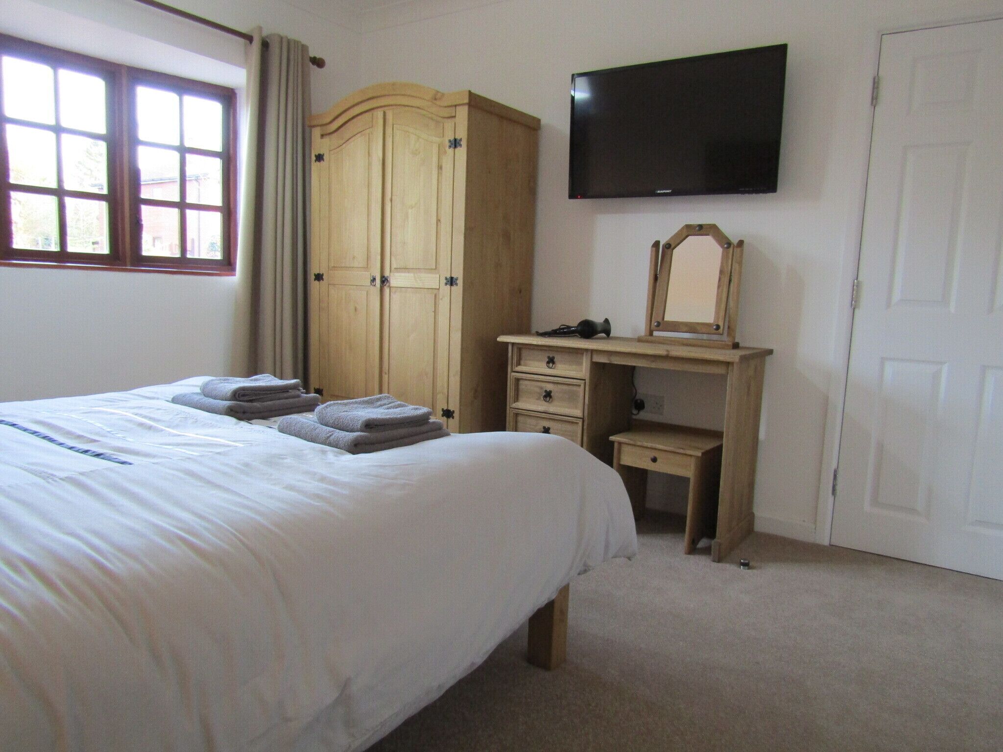 2 bedrooms, iron/ironing board, travel cot, WiFi