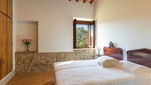 6 dormitorios, tabla de planchar con plancha, wifi gratis y ropa de cama