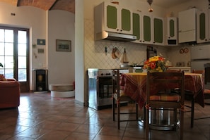 Réfrigérateur, four, plaque de cuisson, lave-vaisselle